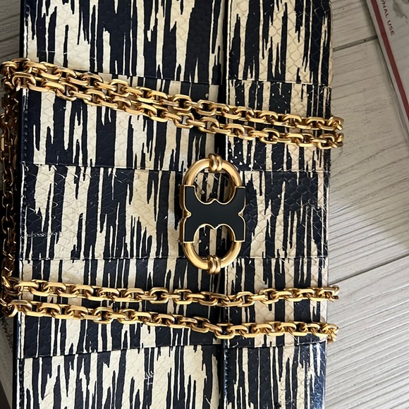 Handbags - Navy and white
